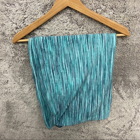 Champion Infinity Scarf - Picture 3 of 4